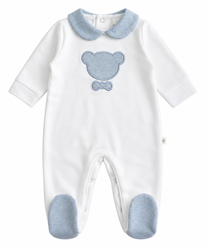 wit babypakje met lichtblauwe details en teddy hoofdje te personaliseren met naam