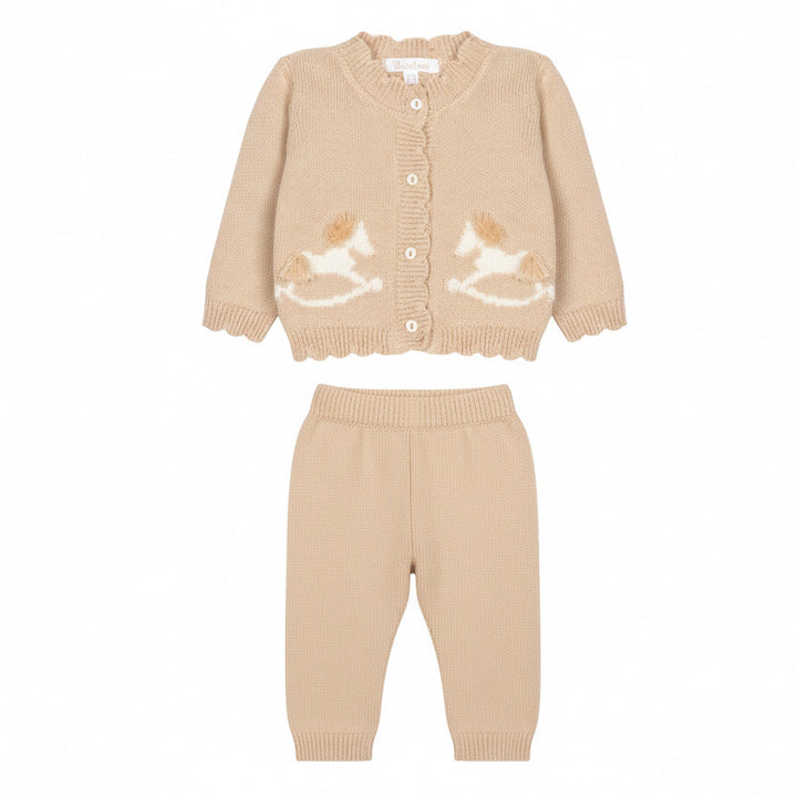 Patachou tweedelige gebreide babyset met hobbelpaardjes, vestje en Broeke in neutrale tint