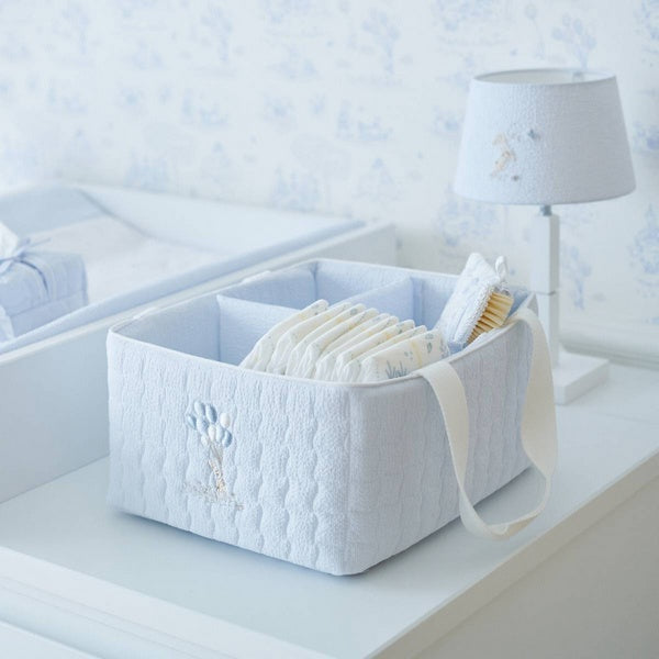Grote verzorgingsmand met luiers en babykamer en borstel van Theophile et Patachou