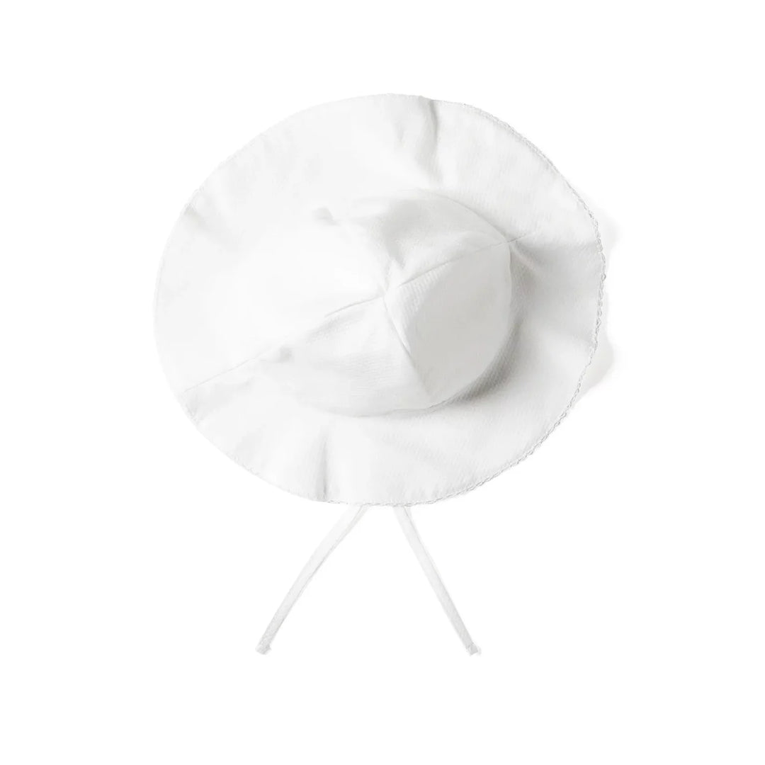 Wit zonnehoedje met kinlintjes