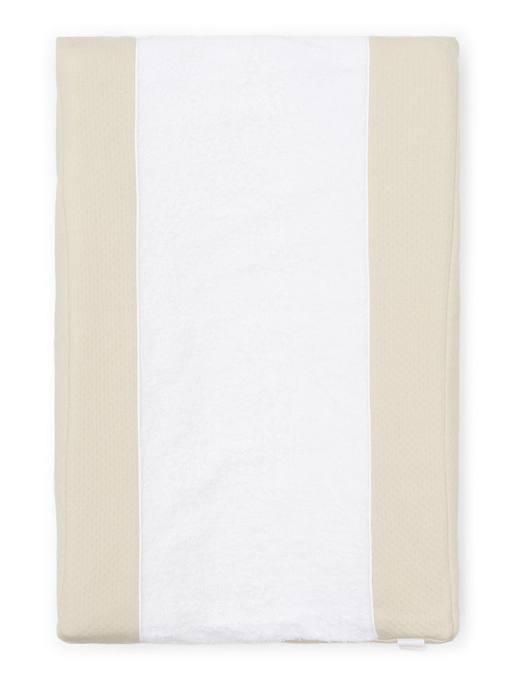 Aankleedkussenhoes in beige jersey katoen met wit verschoonmatje in badstof uit de Little Voyager collectie van Poetree kids