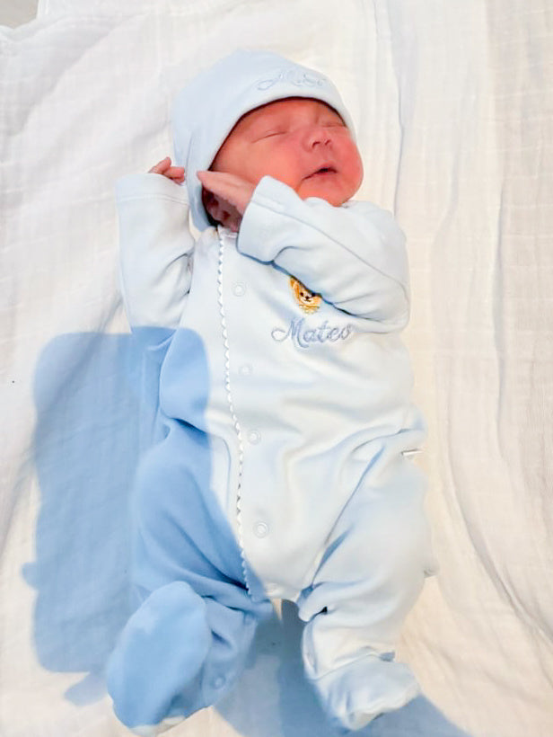 Lichtblauw geboortesetje van het merk Laranjinha