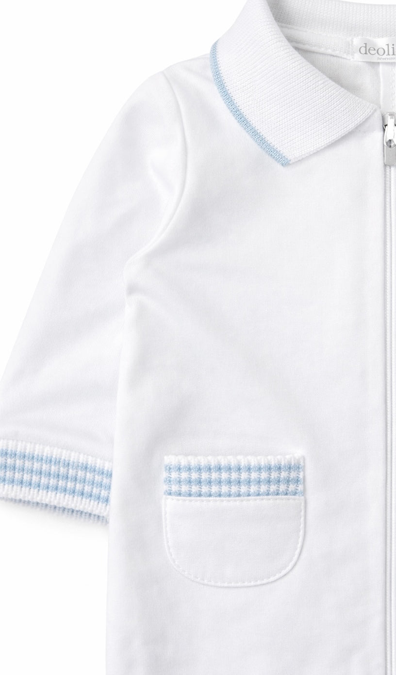 Deolinda babypakje lichtblauwe details op wit babypakje voor jongens