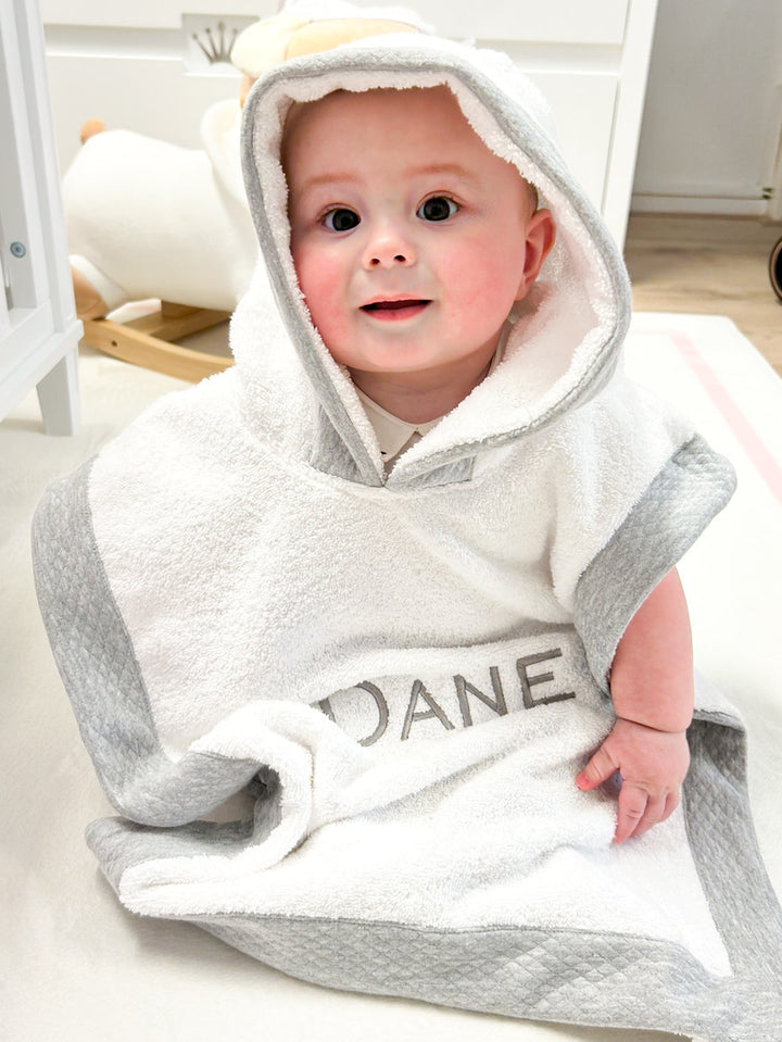 Poncho met naam (div. kleuren) - Little Mack