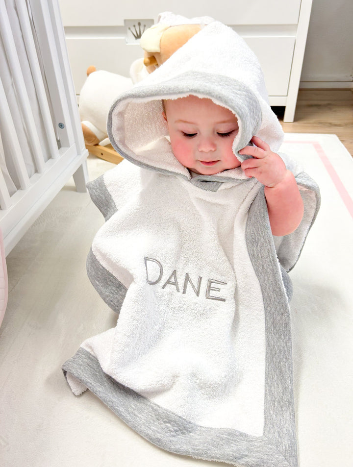 Poncho met naam (div. kleuren) - Little Mack