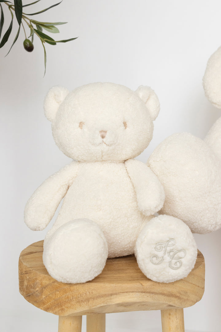 pluche teddybeer gaston met TC logo van tartine et chocolat