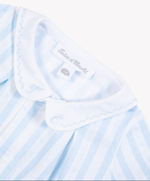 Detail van lichtblauw gestreept boxpakje van Tartine et Chocolat met verfijnde kraagafwerking