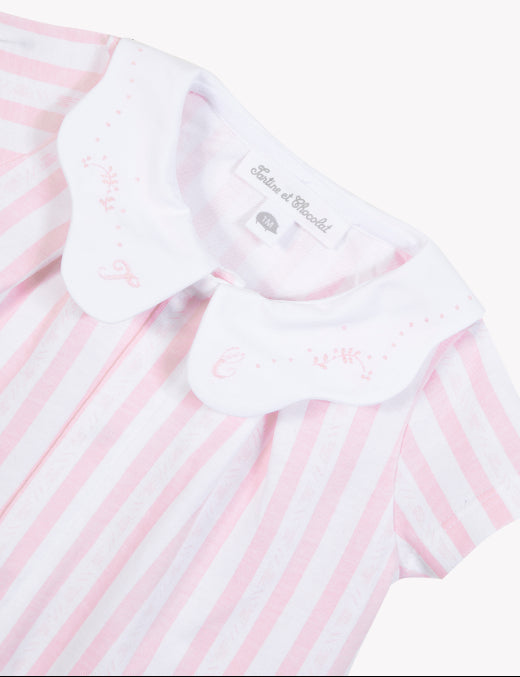 Detail van lichtroze gestreept boxpakje van Tartine et Chocolat met verfijnde kraagafwerking