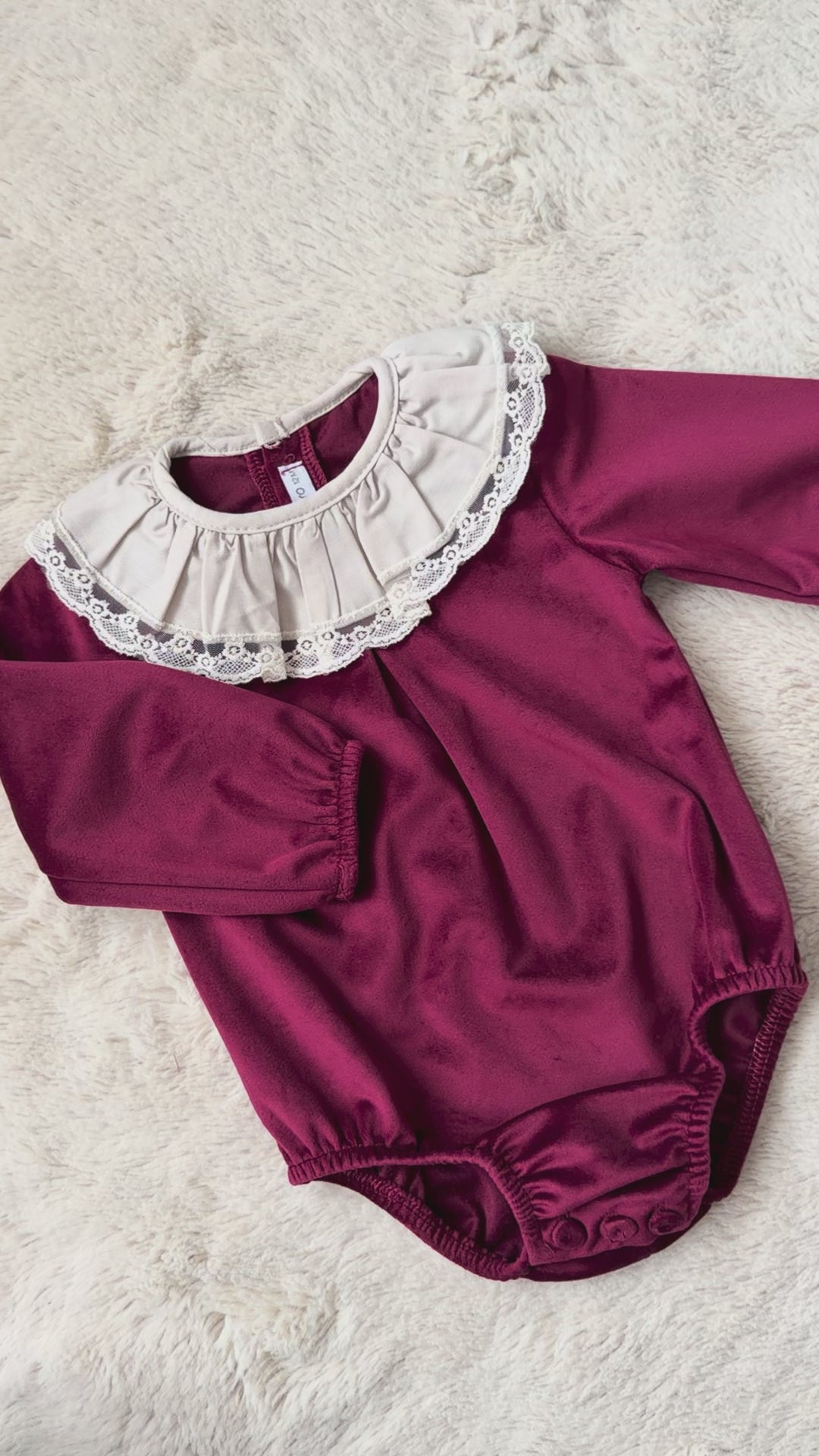Calamaro Velours Shortie met Kanten Sierkraag – Bordeaux