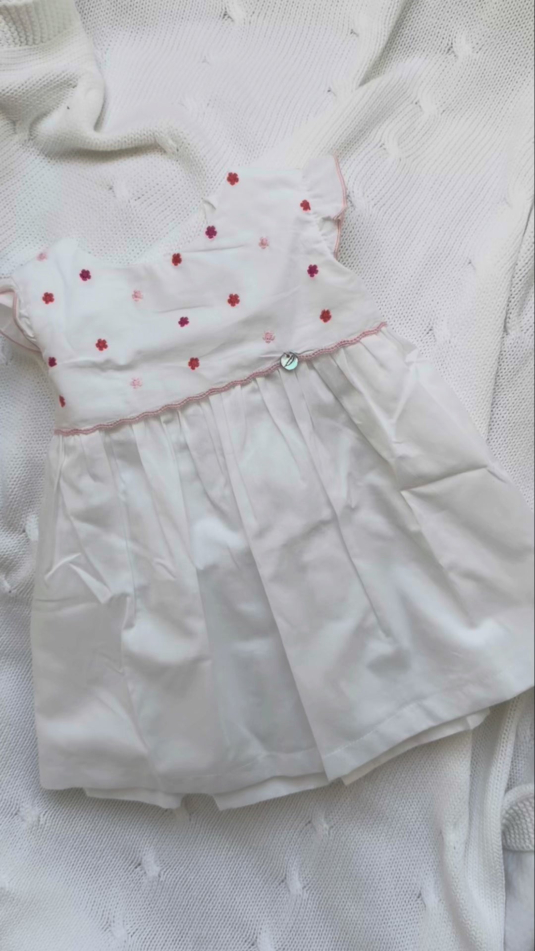 Jurkje geborduurde bloemetjes - Pureté du Bébé