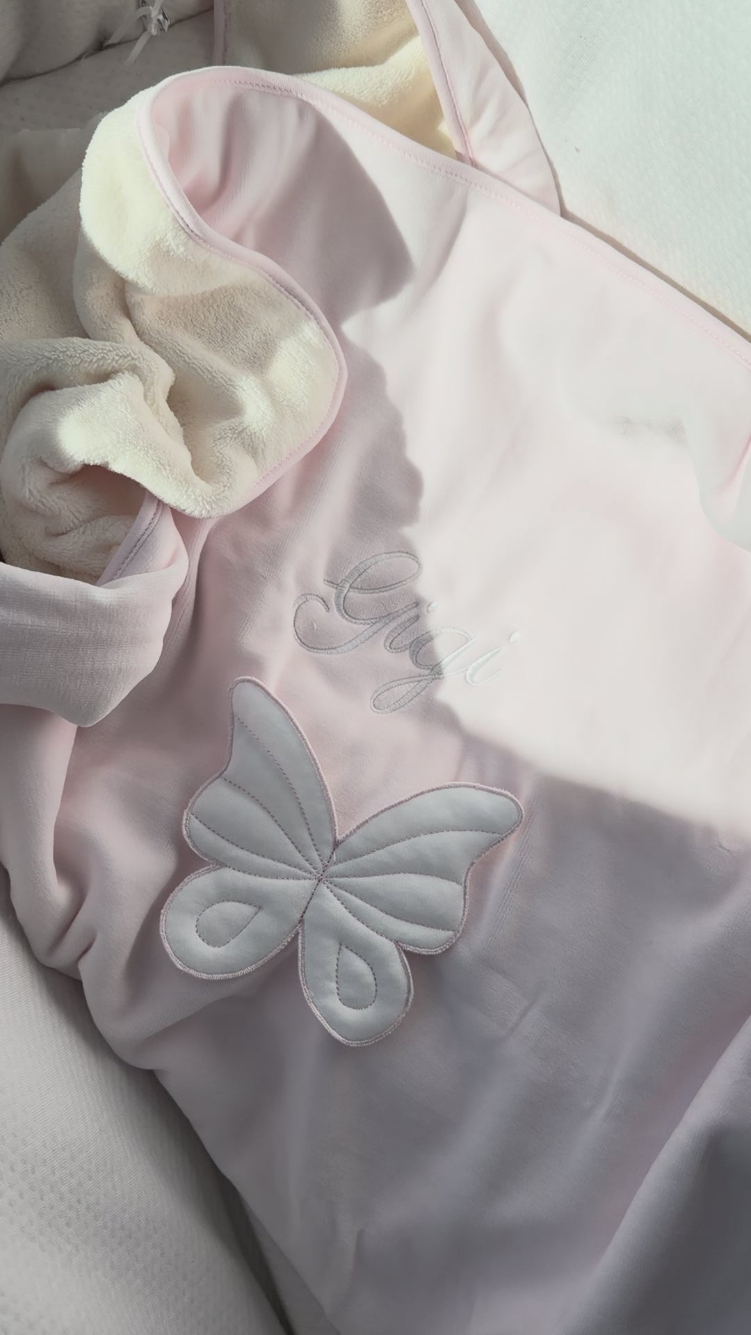 Baby Gi Velours Deken met 3D Vlinderdetail – Offwhite & Lichtroze | 77 x 92 cm
