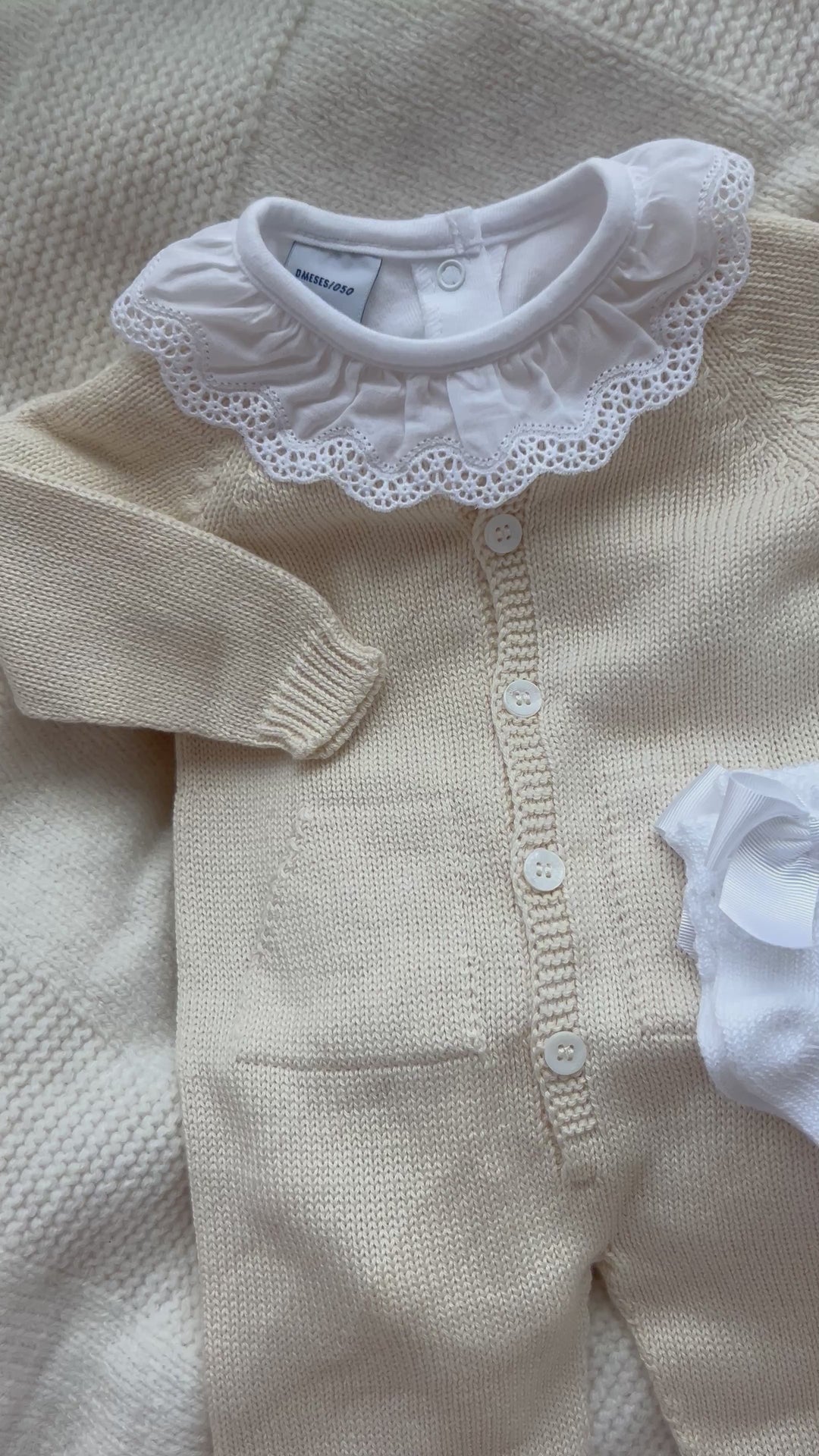 Gebreid babypakje crème – Wedoble