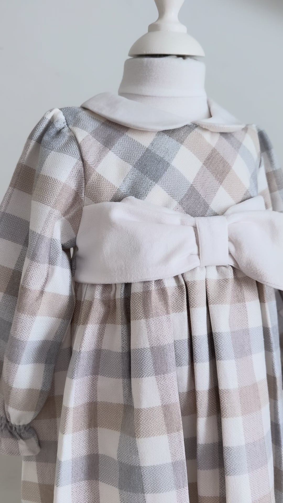 Abito da bambina Deolinda con motivo scozzese, fiocco e gonna foderata