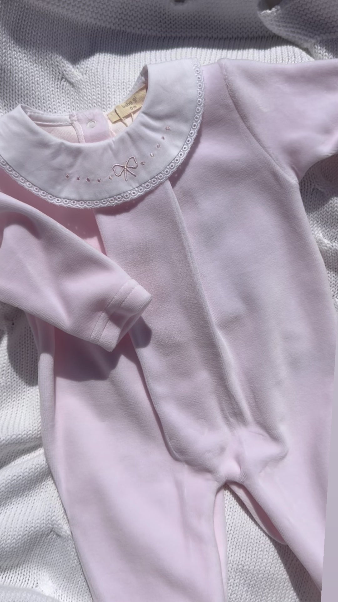 Baby Gi Velours Boxpakje Roze met Kraag en geborduurde strik