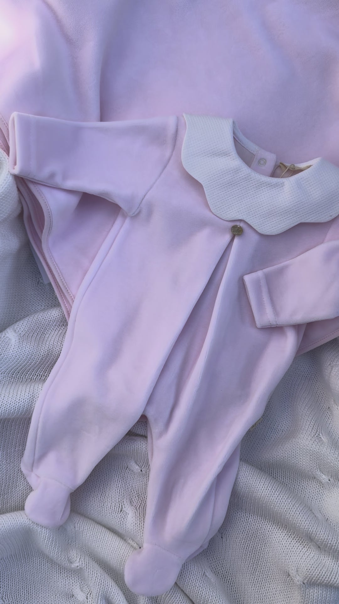Baby Gi Velours Boxpakje met Witte piqué Kraag | Lichtroze