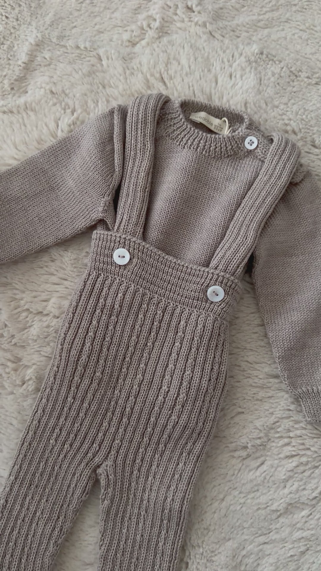 Wedoble 2-delige gebreide babyset taupe | Top & salopette