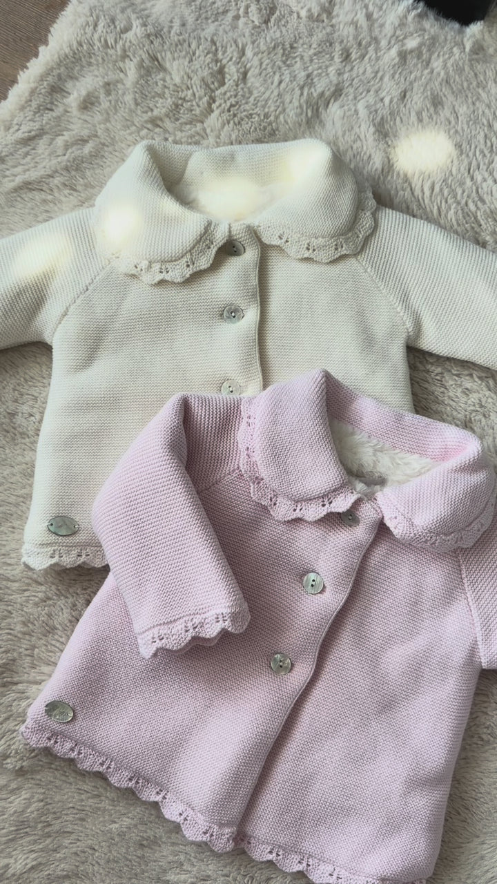 Martin Aranda Coat Knit Lena – Gebreid Babyjasje met Faux Fur