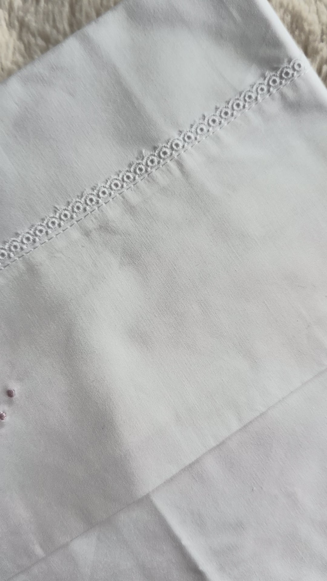 Baby Gi Laken met Geborduurde Strik – Wieg & Ledikant