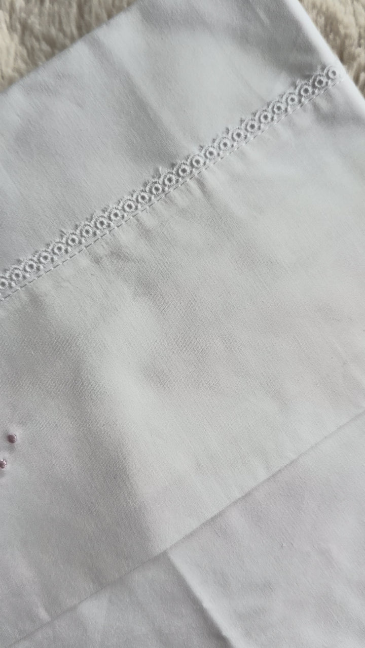 Baby Gi Laken met Geborduurde Strik – Wieg & Ledikant