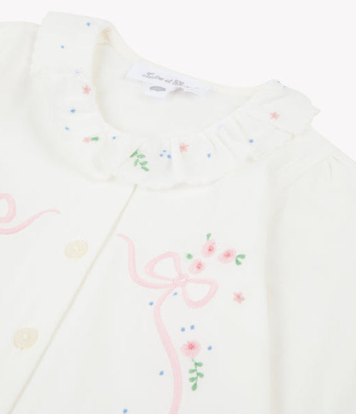 Detail van katoenen boxpakje van Tartine et Chocolat met verfijnd borduurwerk en subtiele afwerking