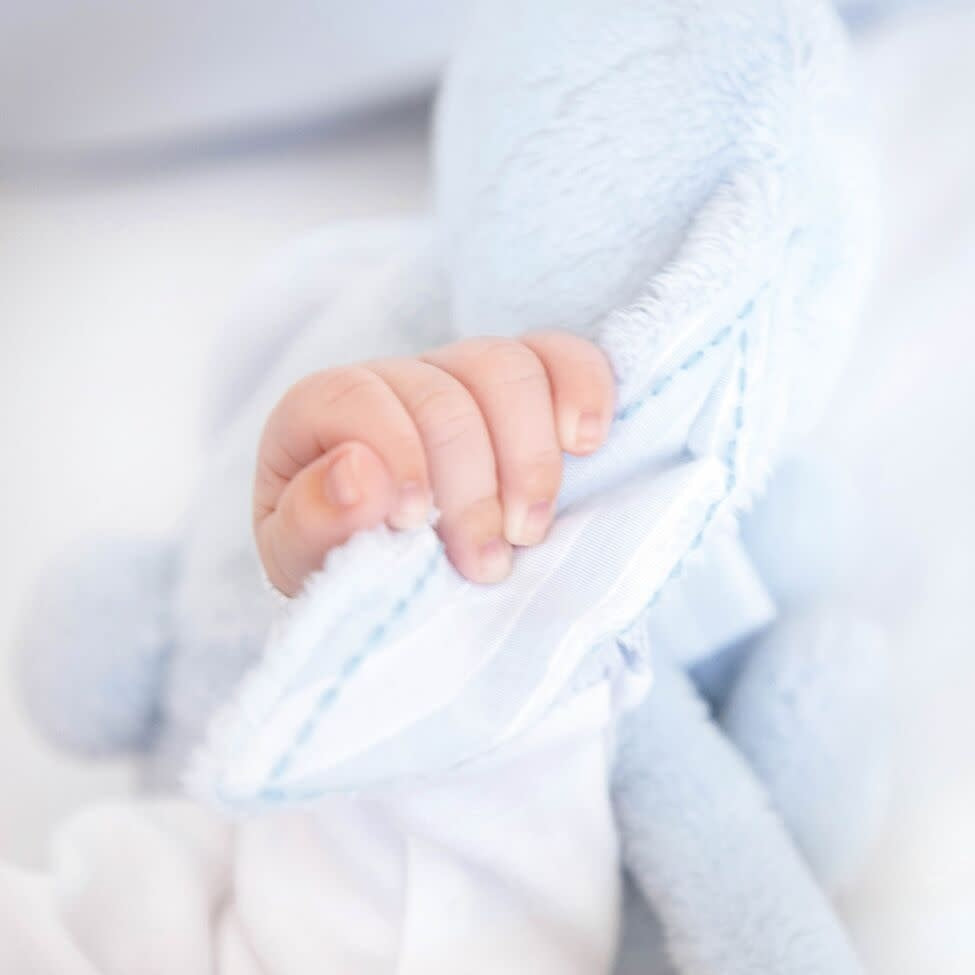 Knuffel Konijn Augustin met strik  (lichtblauw) - Tartine et Chocolat