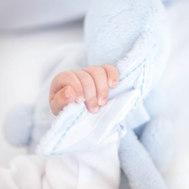 Knuffel Konijn Augustin met strik  (lichtblauw) - Tartine et Chocolat